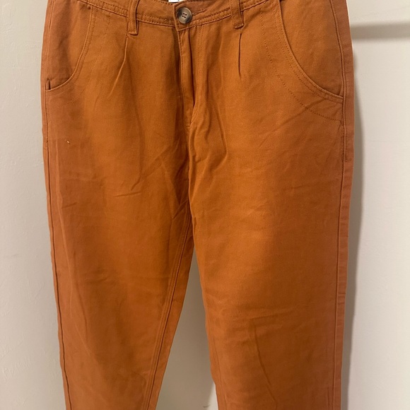 Pleated Highrise Tapered Jean - Picture 5 of 6